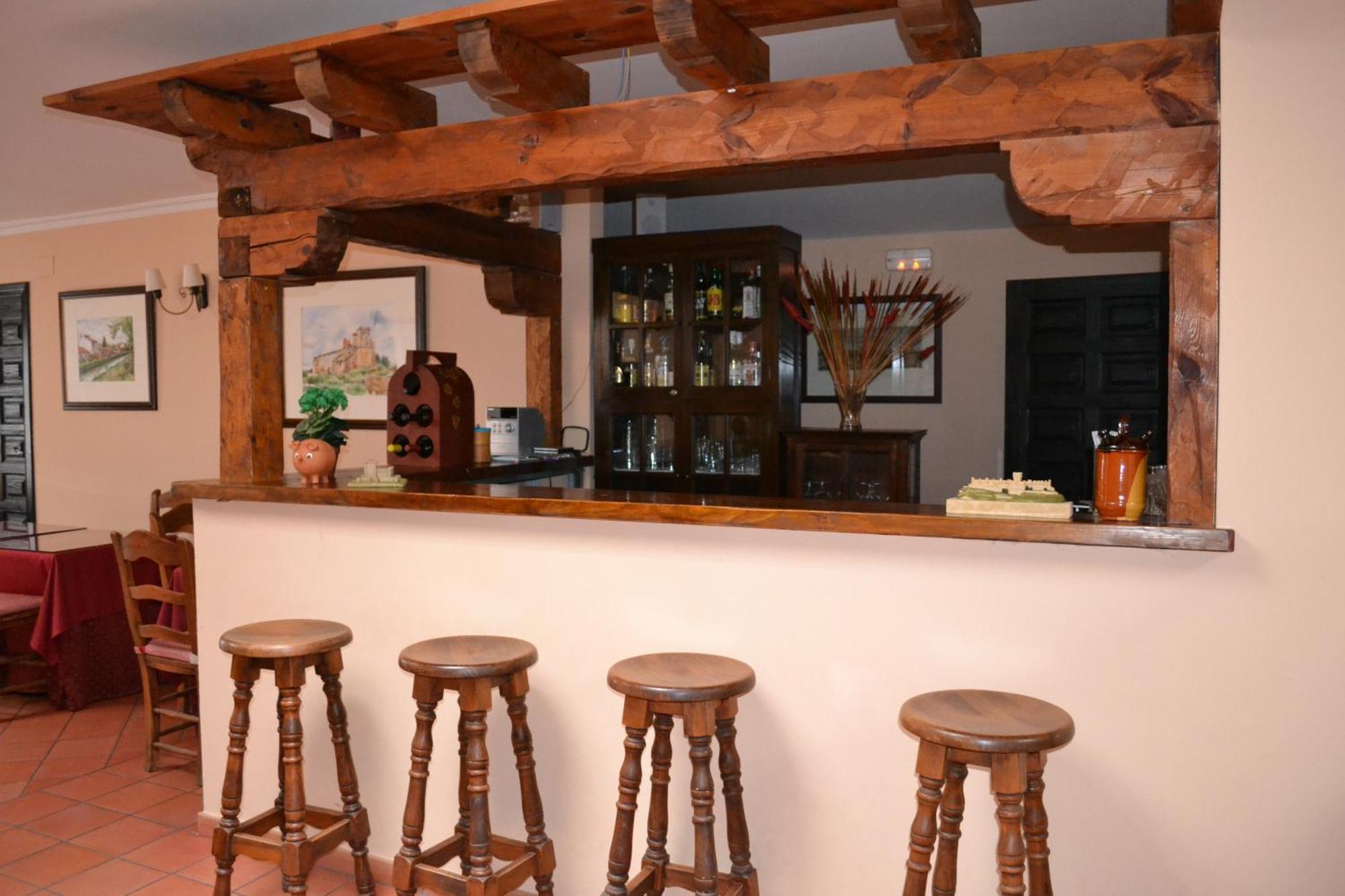 Posada Real Del Pinar Pozal De Gallinas Luaran gambar